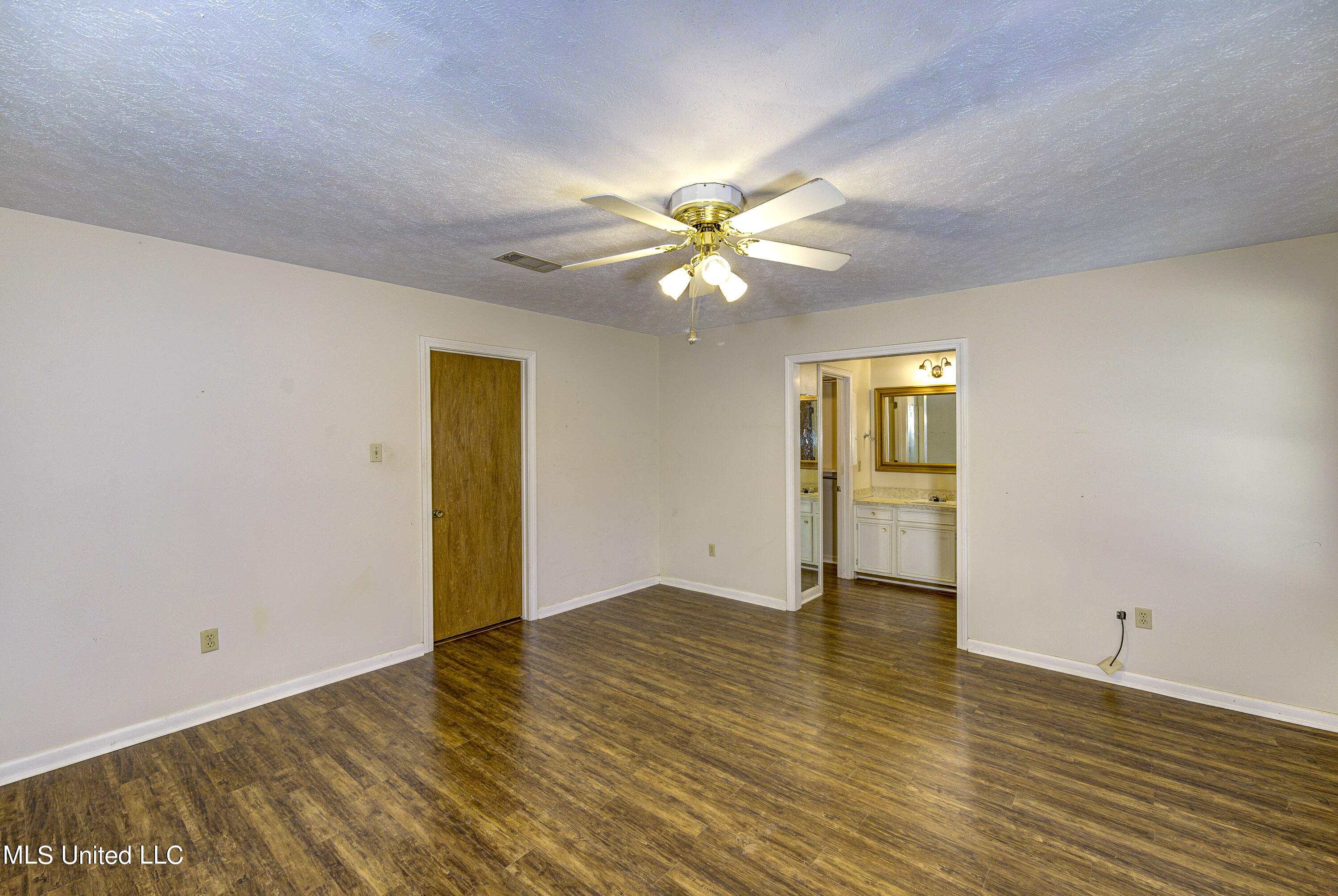 115 Longmeadow Road Brandon, MS 39042 - Photo 29 of 42 Primary Bedroom 3 and Ensuite Bath