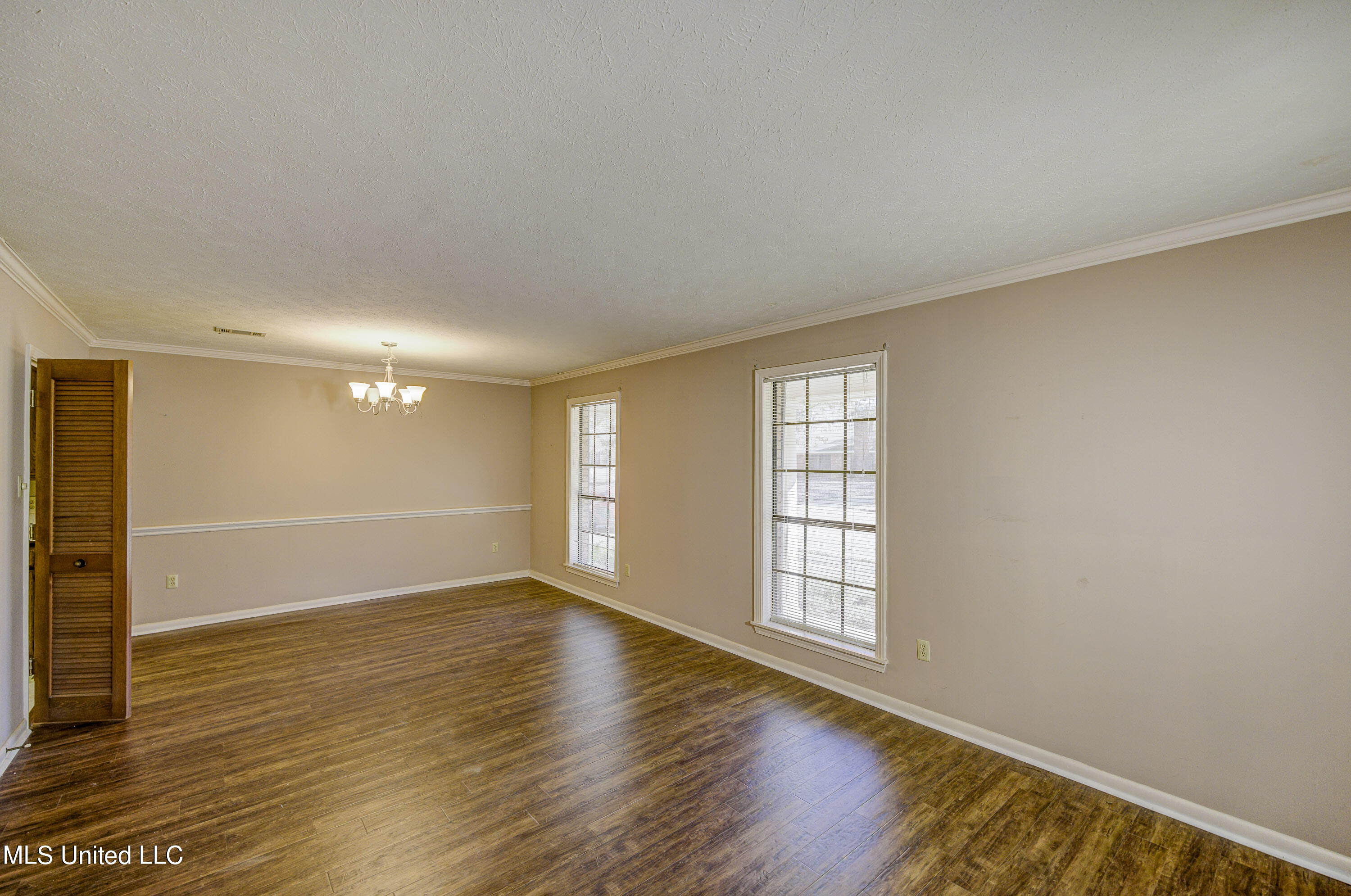 115 Longmeadow Road Brandon, MS 39042 - Photo 5 of 42 Living-Dining Room 1