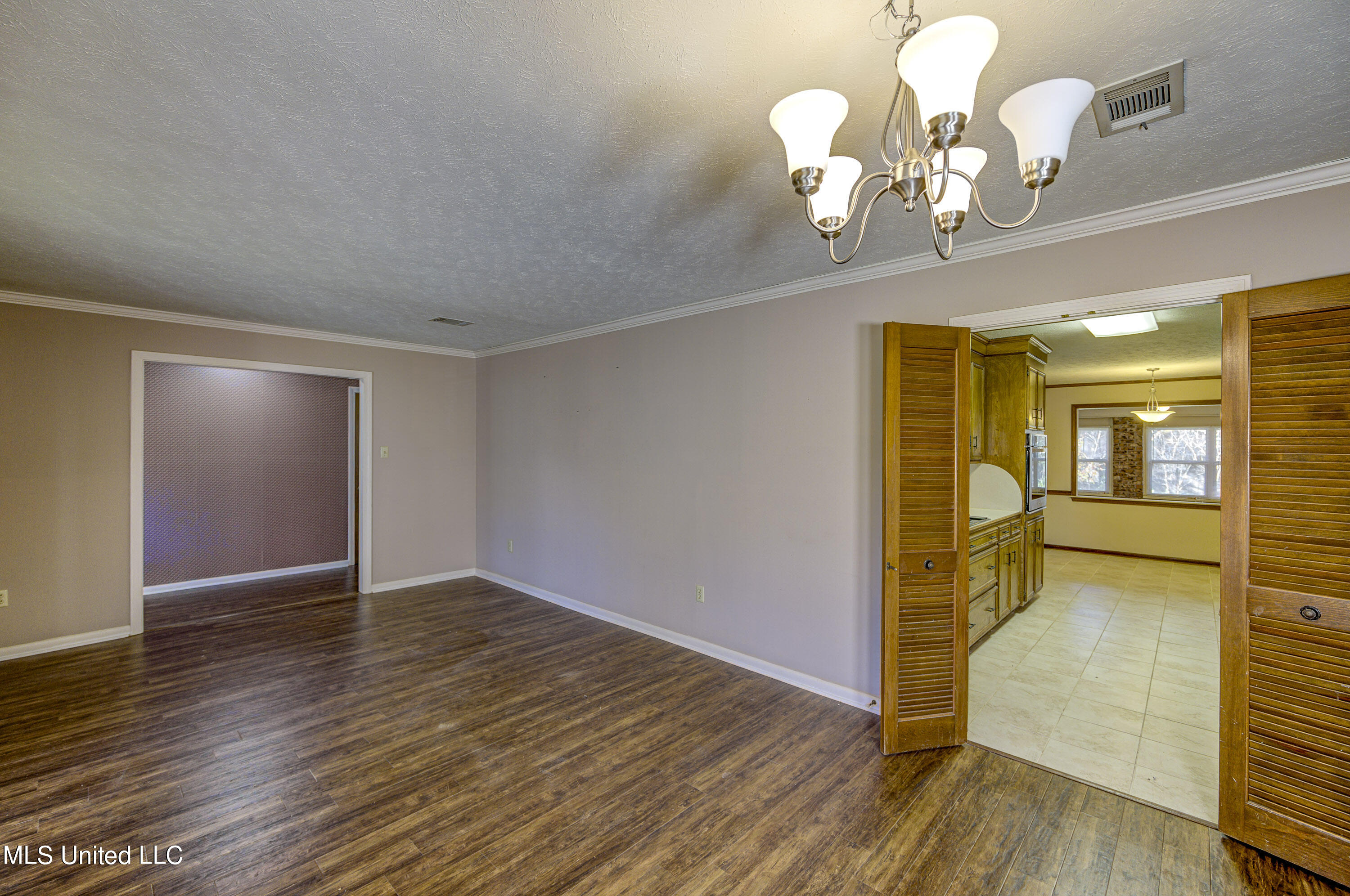 115 Longmeadow Road Brandon, MS 39042 - Photo 8 of 42 Living-Dining Room 3