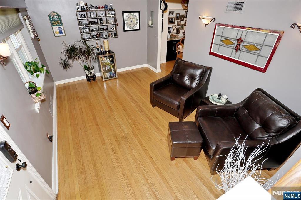 396 Burlington Road Paramus, NJ 07652 - Photo 4 of 46
