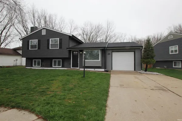 $294,900 | 1820 Woodland Drive, Elkhart, IN 46514