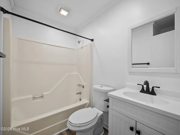 $950 | 110 Ravenwood Drive, Unit A, Jacksonville, NC 28546