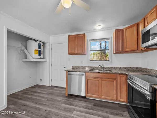 $950 | 110 Ravenwood Drive, Unit A, Jacksonville, NC 28546