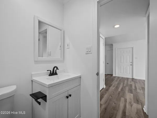 $950 | 110 Ravenwood Drive, Unit A, Jacksonville, NC 28546