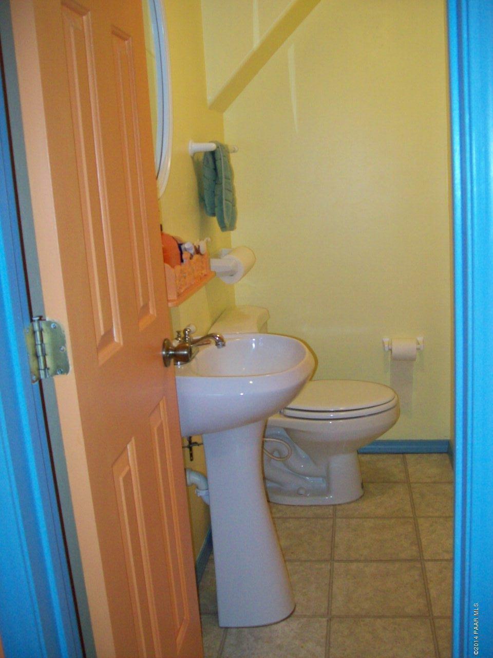 1800 West Big Sky Ranch Road Paulden, AZ 86334 - Photo 18 of 31 Bathroom off family room area
