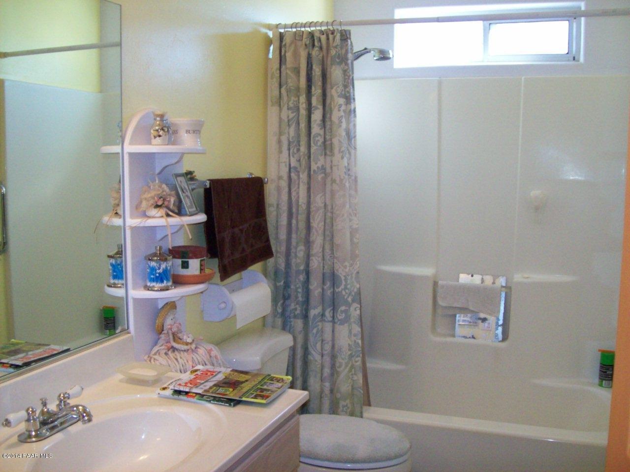 1800 West Big Sky Ranch Road Paulden, AZ 86334 - Photo 20 of 31 Guest Bathroom
