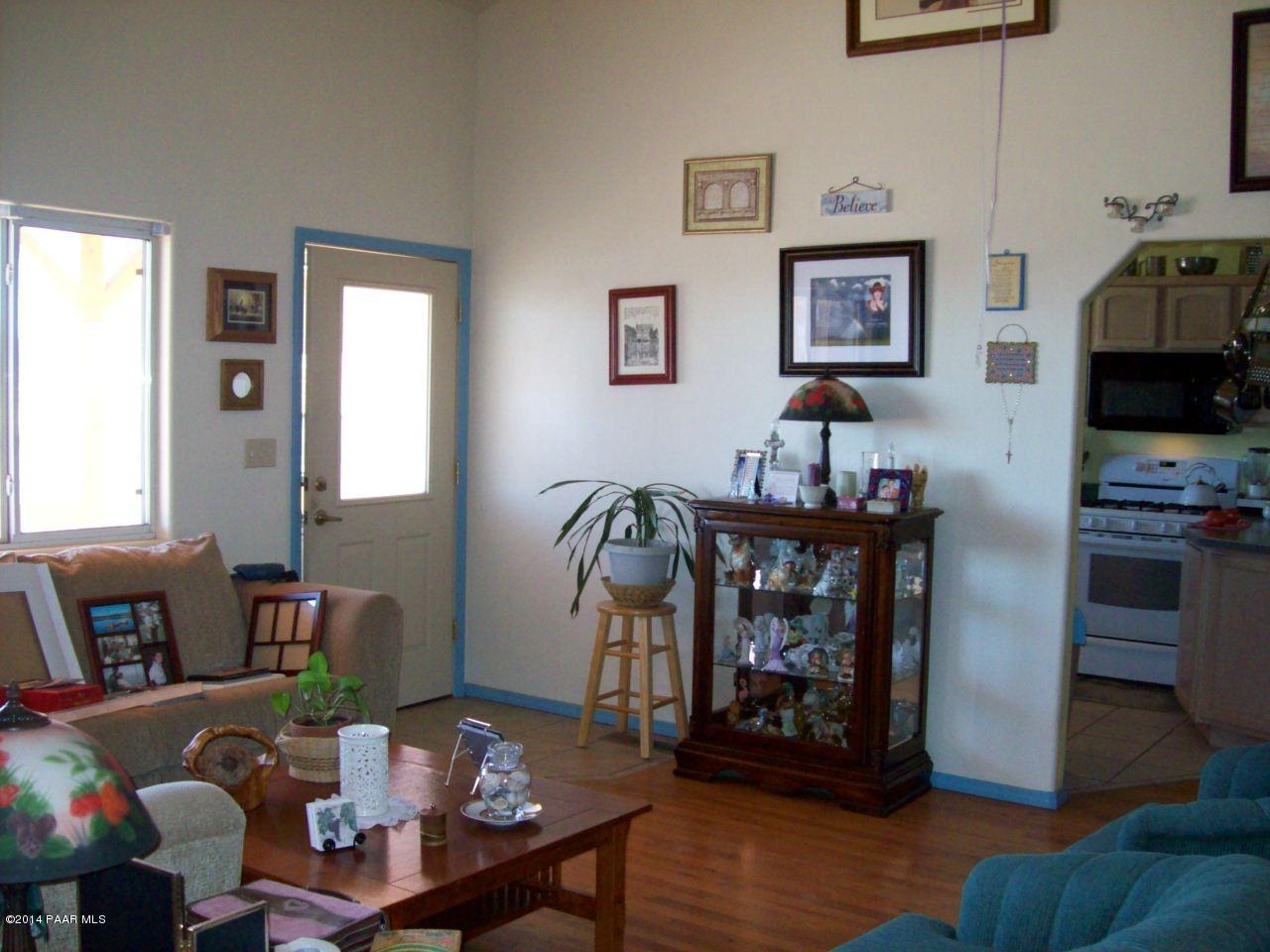 1800 West Big Sky Ranch Road Paulden, AZ 86334 - Photo 2 of 31 Liivngroom entrance