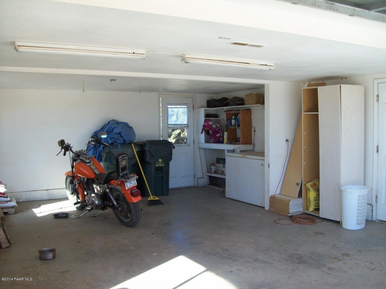 1800 West Big Sky Ranch Road Paulden, AZ 86334 - Photo 22 of 31 2 car attached garage