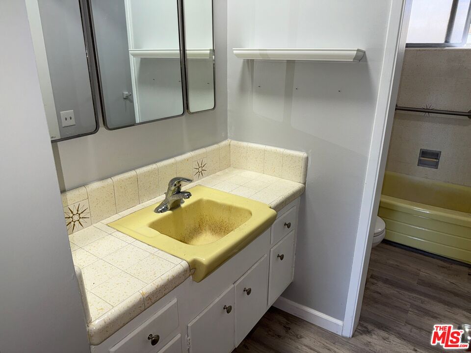 1901 Peyton Avenue, Unit R Burbank, CA 91504 - Photo 4 of 9 Gallery Image 4