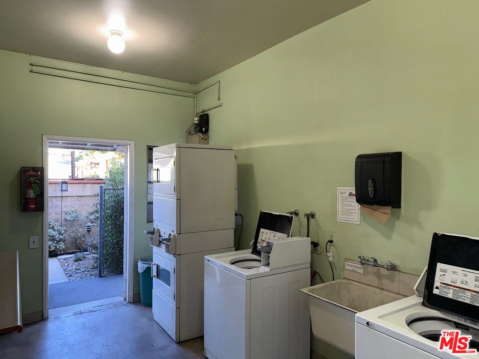1901 Peyton Avenue, Unit R Burbank, CA 91504 - Photo 6 of 9 Gallery Image 6