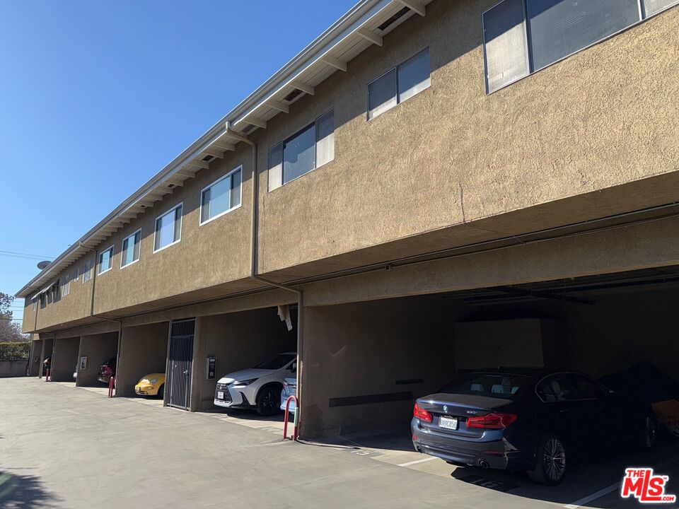 1901 Peyton Avenue, Unit R Burbank, CA 91504 - Photo 7 of 9 Gallery Image 7
