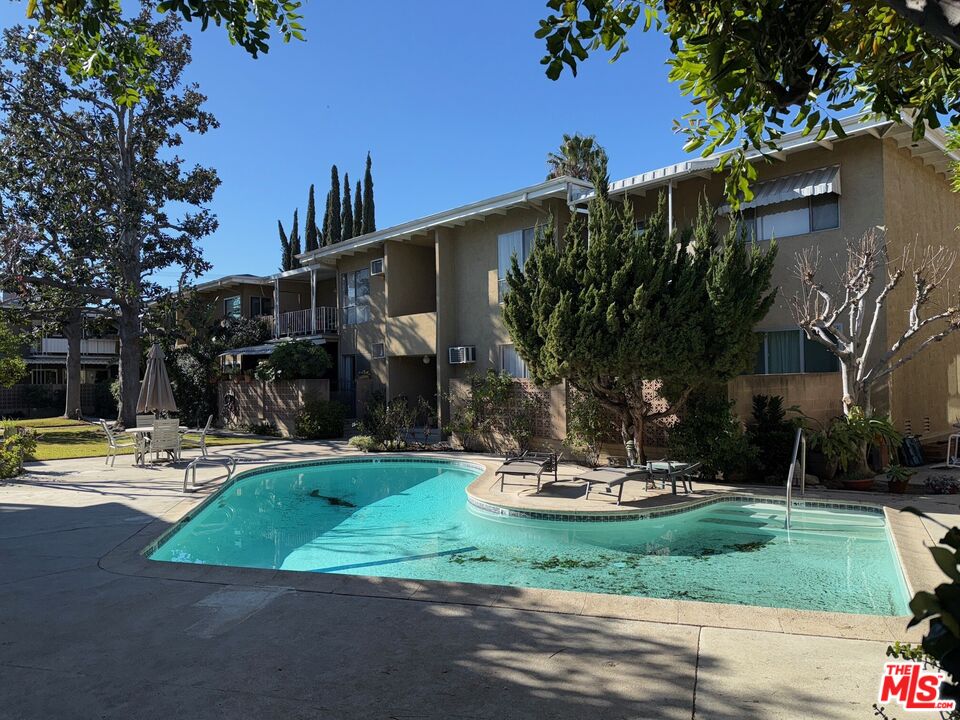 1901 Peyton Avenue, Unit R Burbank, CA 91504 - Photo 8 of 9 Gallery Image 8