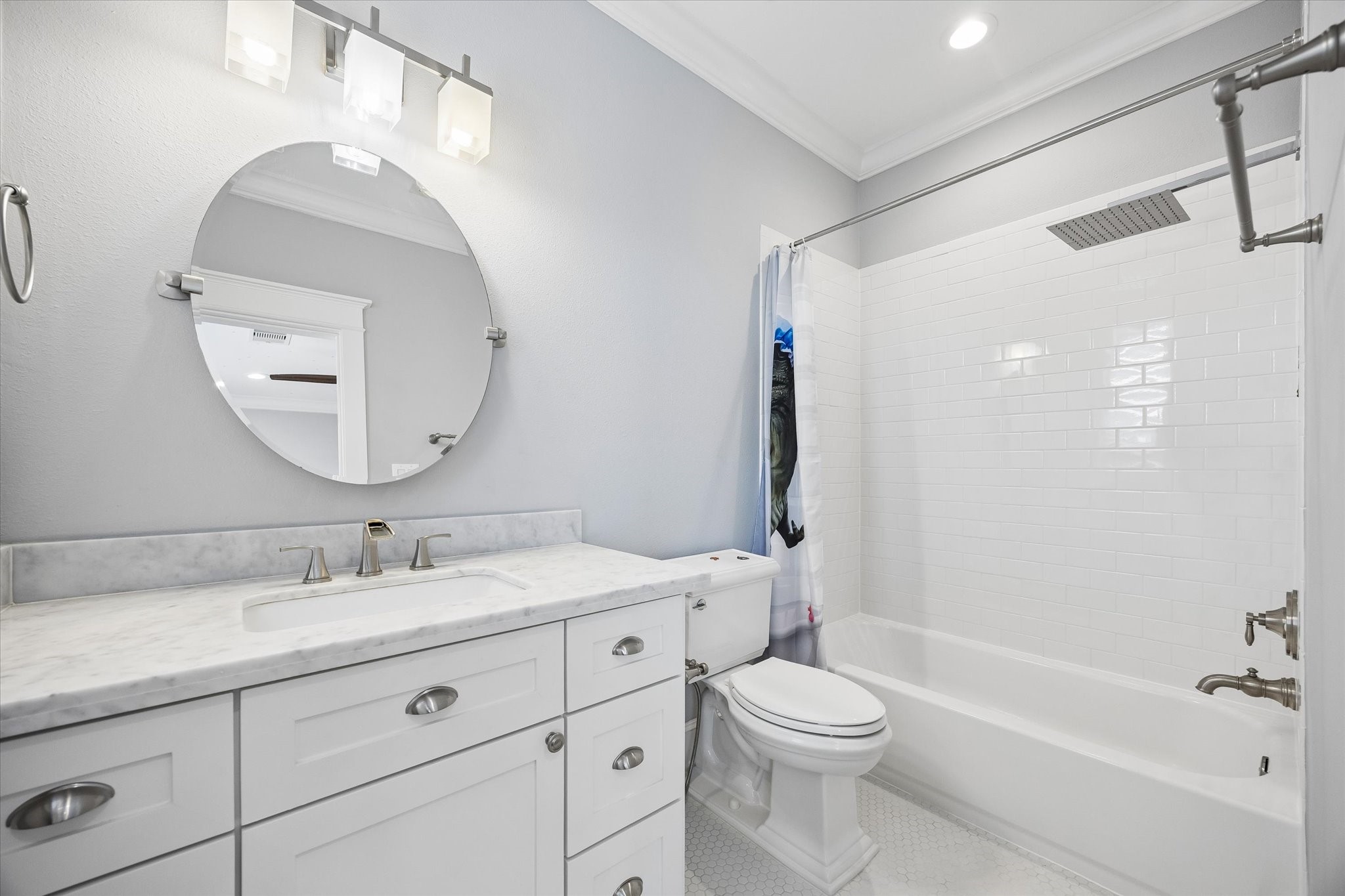 415 West 16th Street, Unit D Houston, TX 77008 - Photo 25 of 41 Secondary bathroom on the 3rd floor.