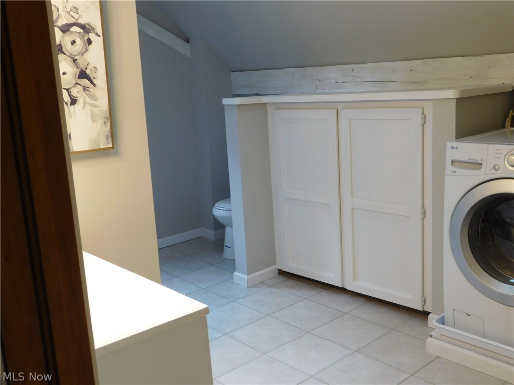 17585 Drake Road Strongsville, OH 44136 - Photo 12 of 24 Large full bathroom.