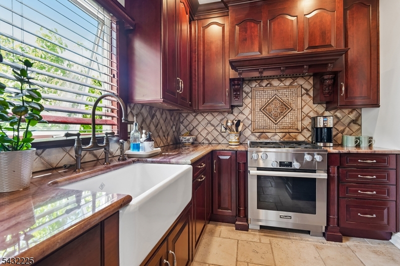 57 Southgate Road New Providence, NJ 07974 - Photo 13 of 35