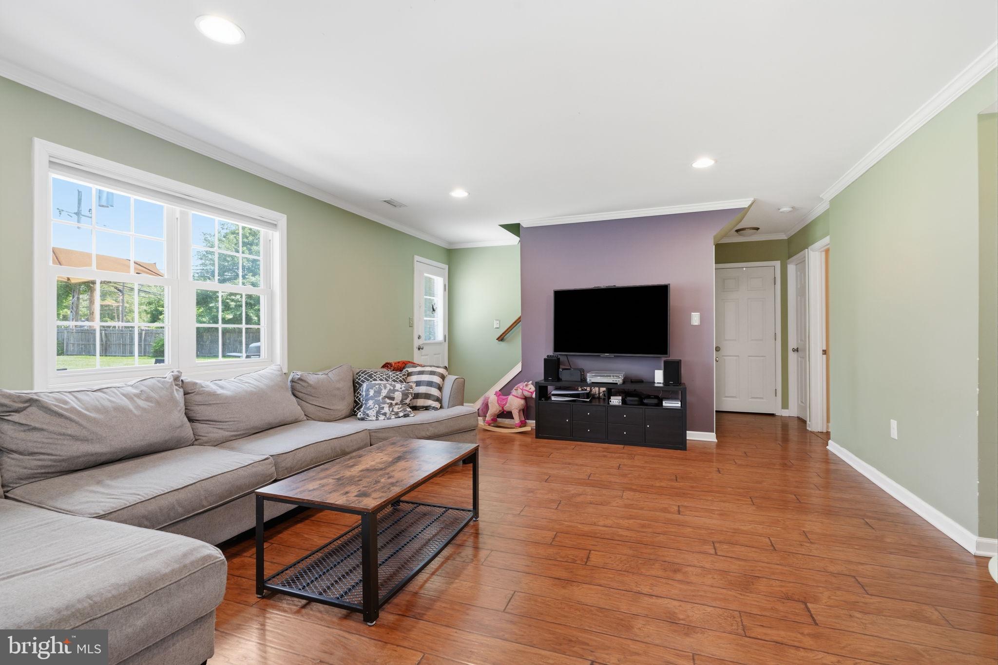 59 Iroquois Road Levittown, PA 19057 - Photo 2 of 25 Large living room