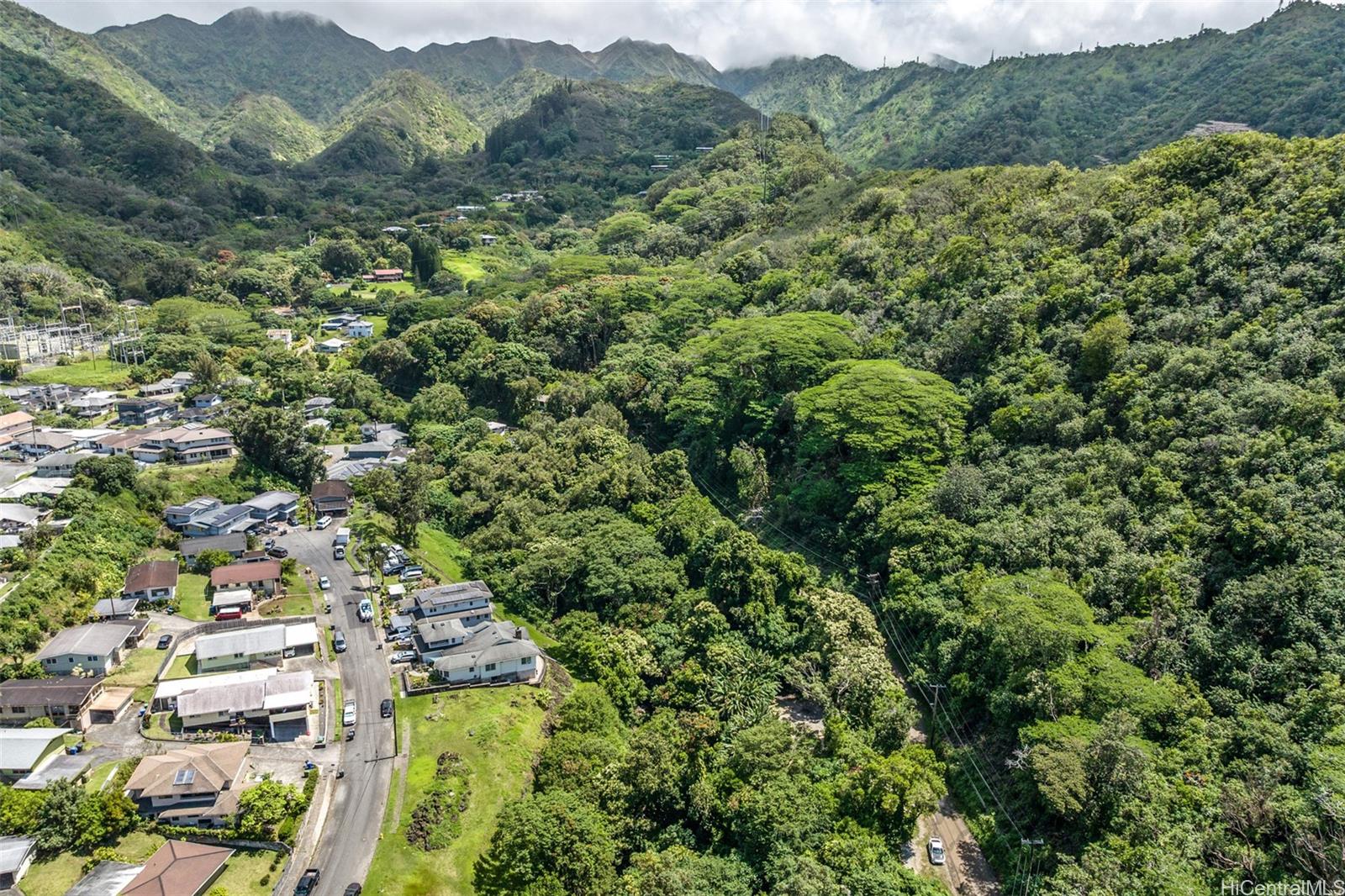 2640 Lai Road, Unit E Honolulu, HI 96816 - Photo 22 of 25 an aerial view of residential houses with outdoor space and trees