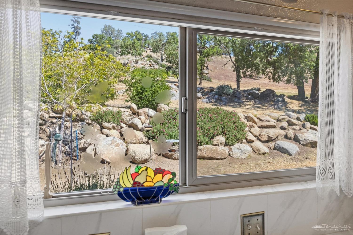 25981 Bear Valley Road Tehachapi, CA 93561 - Photo 16 of 37 Gallery Image 16
