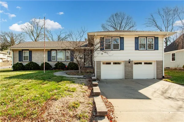 $252,500 | 4819 Northeast Sherwood Drive, Kansas City, MO 64119