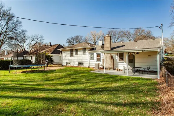 $252,500 | 4819 Northeast Sherwood Drive, Kansas City, MO 64119