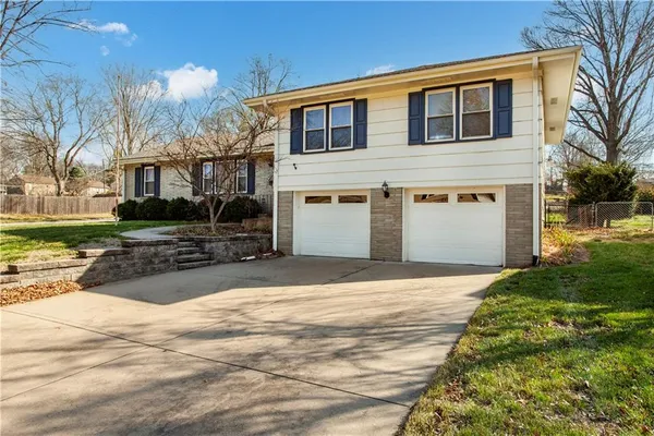 $252,500 | 4819 Northeast Sherwood Drive, Kansas City, MO 64119