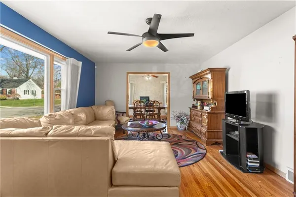 $252,500 | 4819 Northeast Sherwood Drive, Kansas City, MO 64119