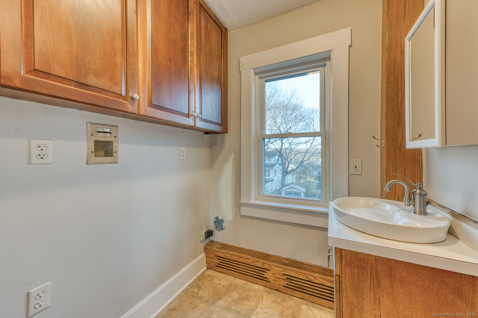 173 Chestnut Avenue Torrington, CT 06790 - Photo 17 of 38