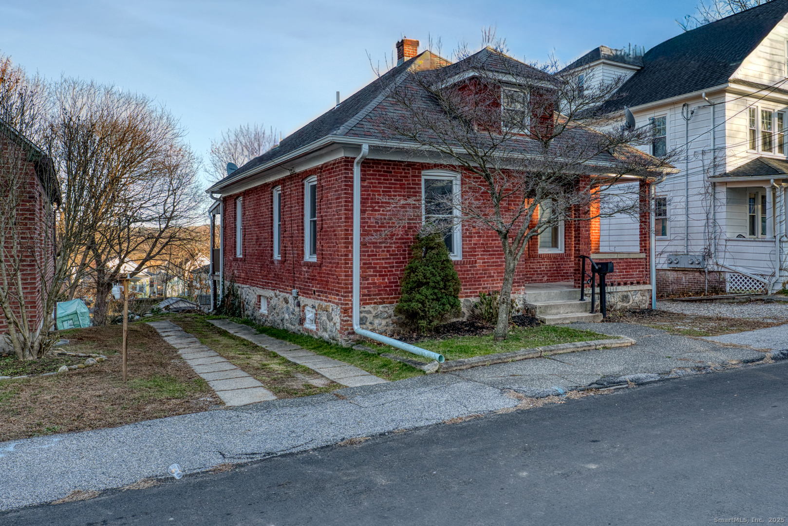 173 Chestnut Avenue Torrington, CT 06790 - Photo 2 of 38