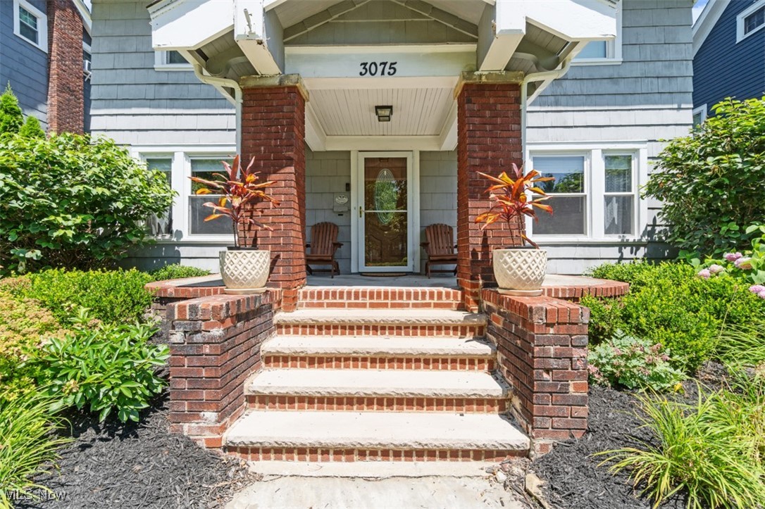 3075 Coleridge Road Cleveland, OH 44118 - Photo 3 of 39