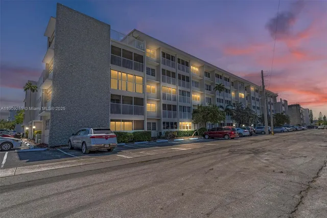 $139,000 | 330 Southeast 2nd Street, Unit 103G, Hallandale Beach, FL 33009