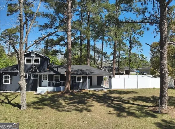 a view of a house with a yard