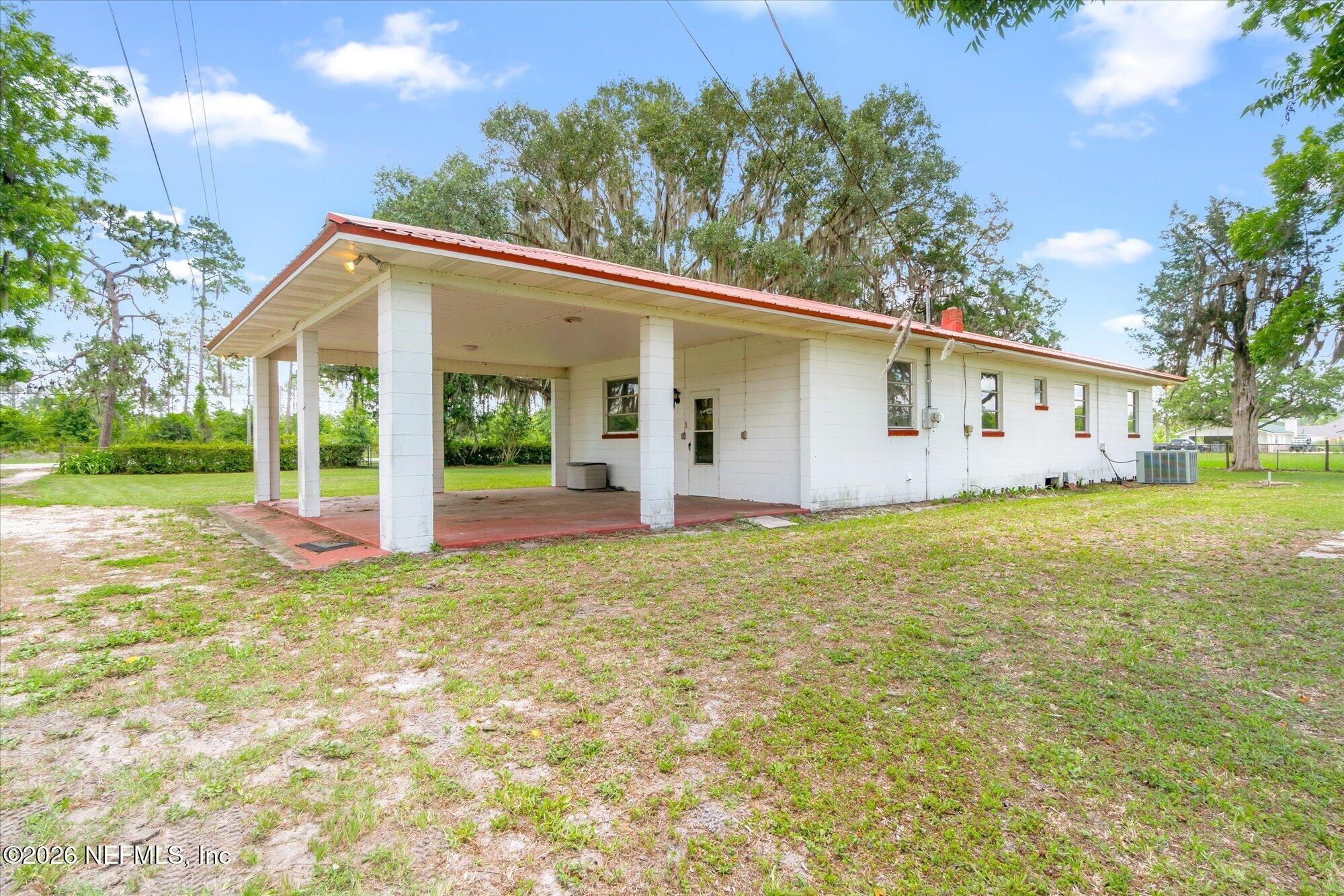 786 West River Road Palatka, FL 32177 - Photo 30 of 53 a view of a house with backyard and garden
