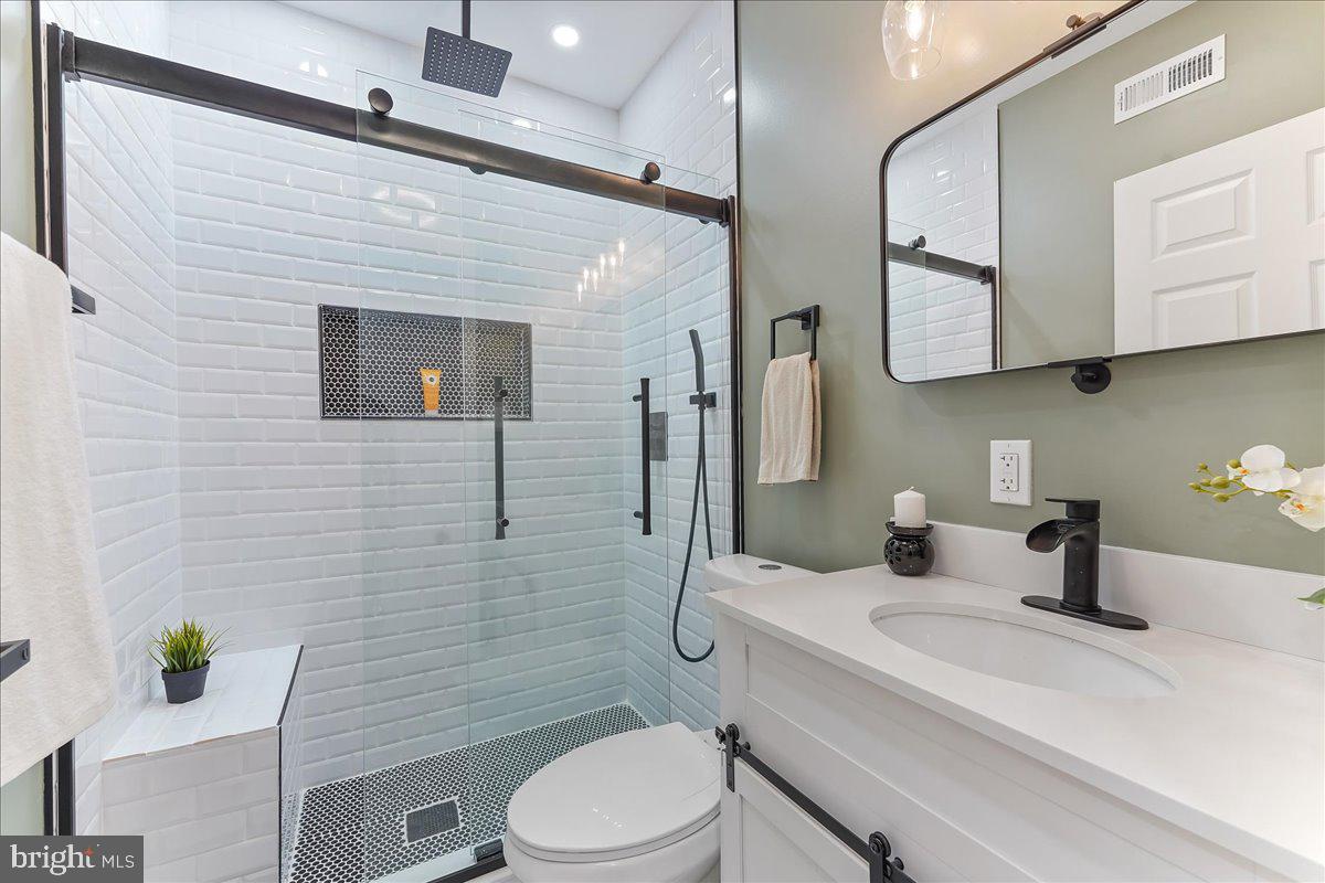 1730 South 20th Street Philadelphia, PA 19145 - Photo 17 of 27 Bathroom