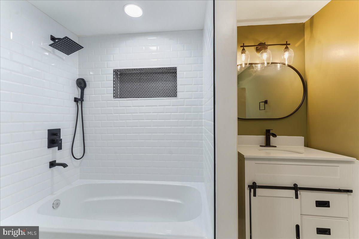 1730 South 20th Street Philadelphia, PA 19145 - Photo 25 of 27 Bathroom 2