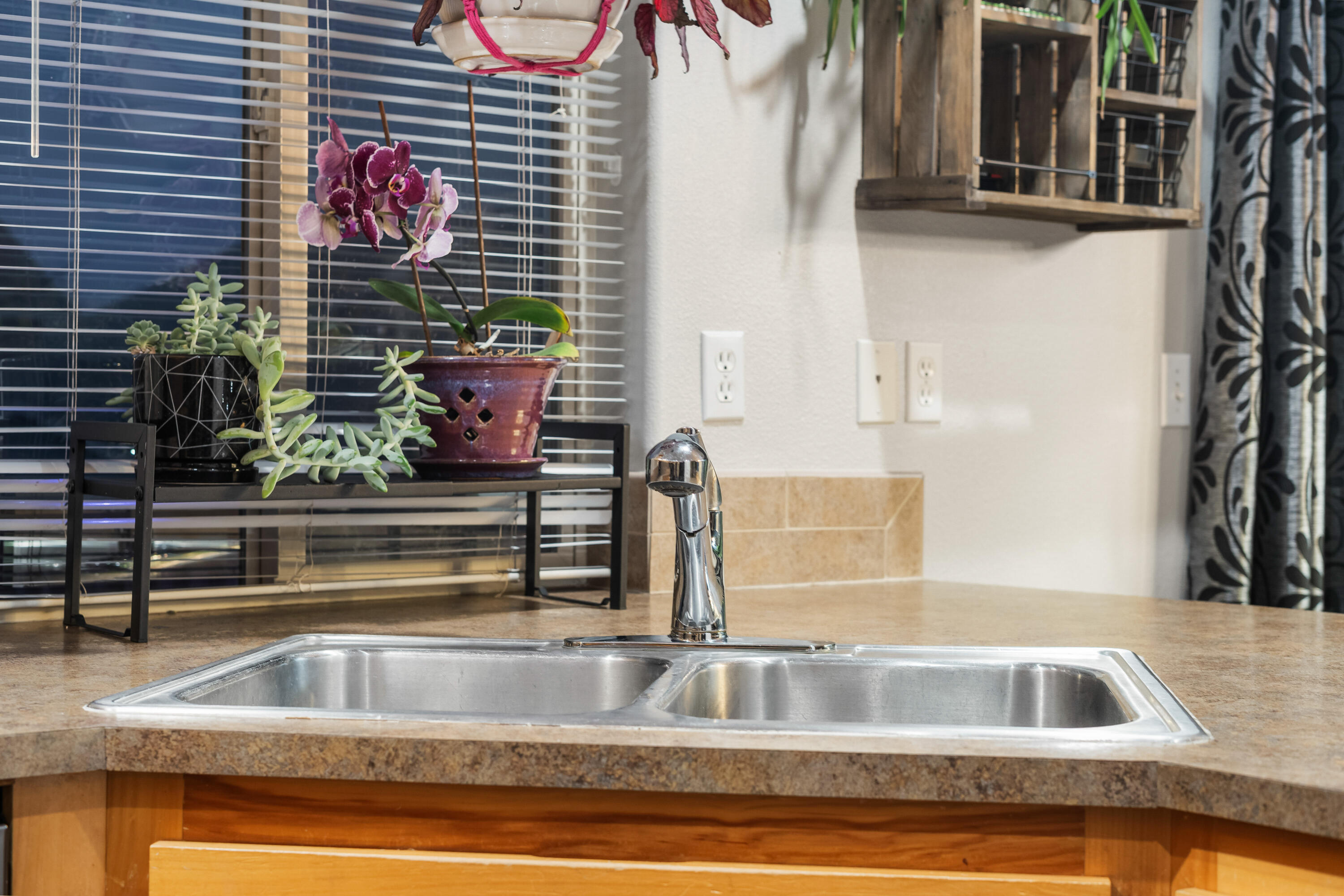 63201 Boyd Acres Road Bend, OR 97701 - Photo 11 of 32 11-Kitchen