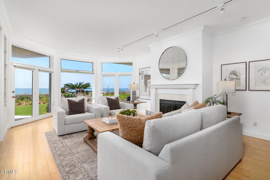 101 Rios Court Solana Beach, CA 92075 - Photo 10 of 67 09_101_Rios_Ct_MLS
