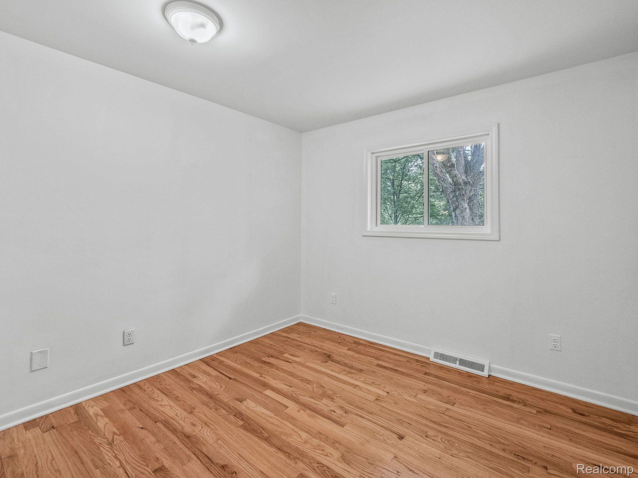 1256 Shenandoah Drive Rochester, MI 48306 - Photo 19 of 31 Bedroom 2