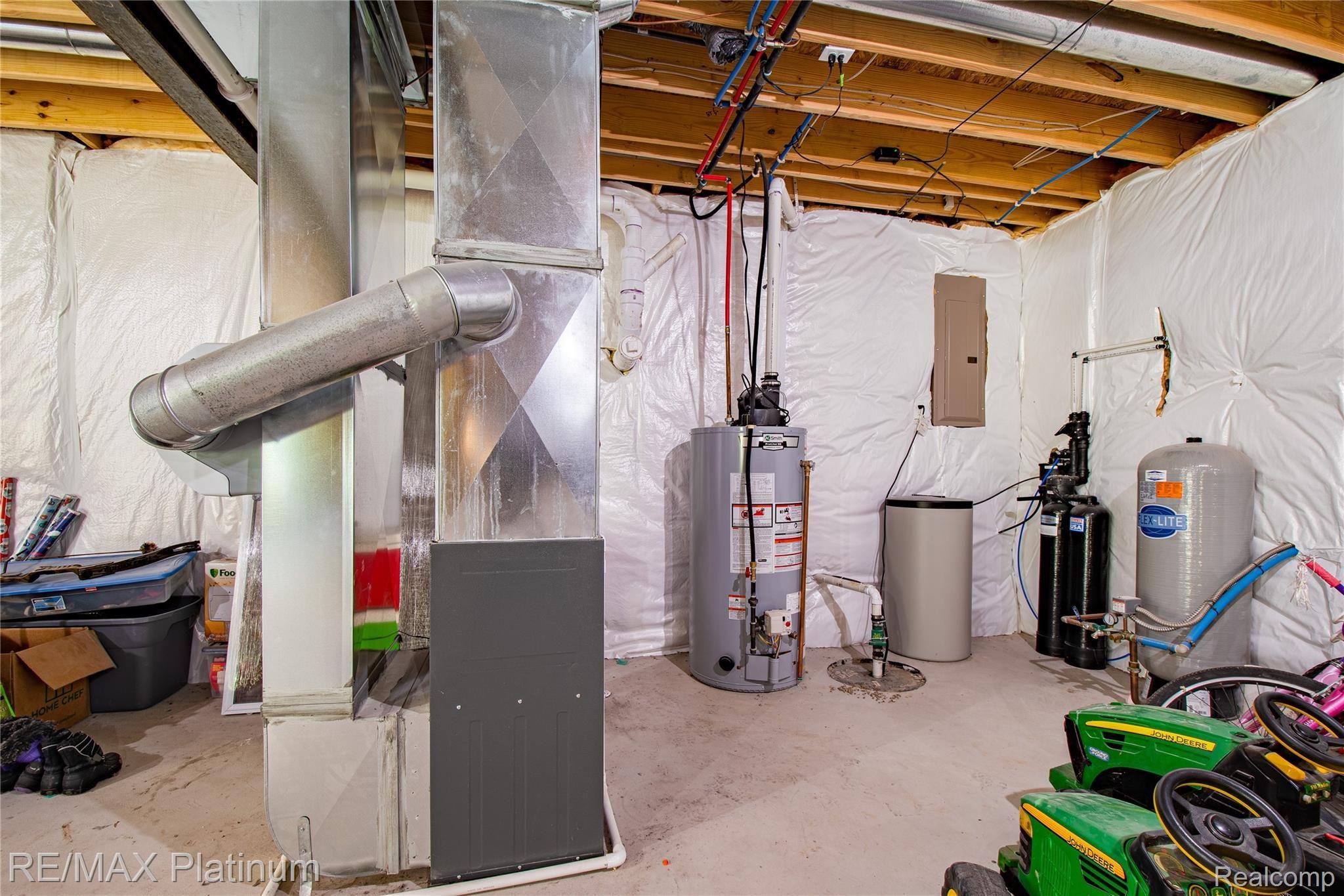 5590 Hartland Road Fenton, MI 48430 - Photo 29 of 46 5590 Hartland Rd HDR11.jpg