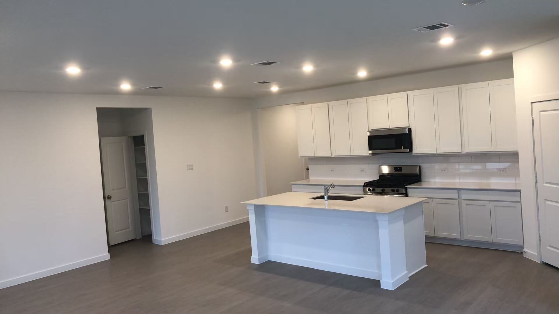 421 Robin Court Angleton, TX 77515 - Photo 4 of 16