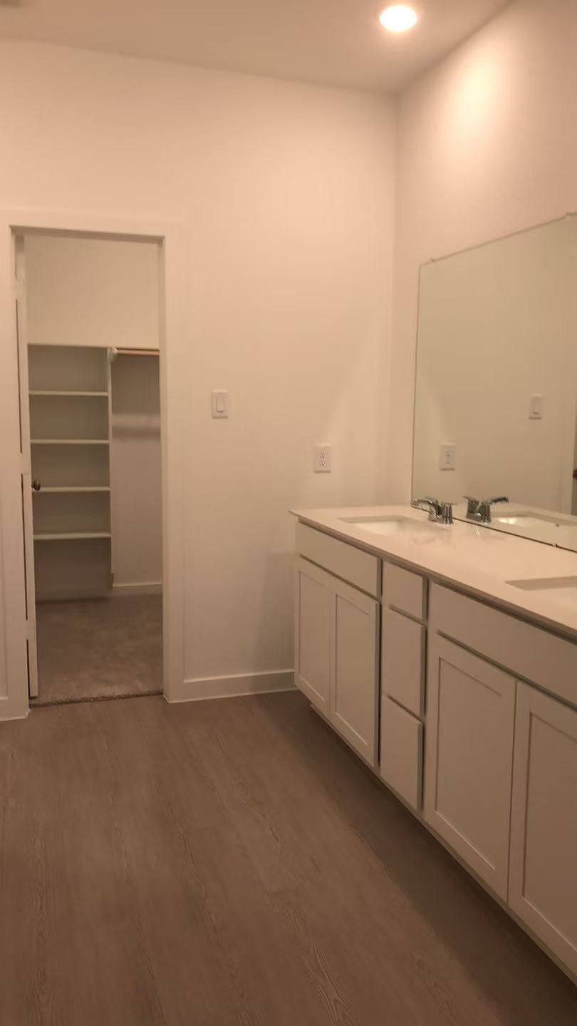 421 Robin Court Angleton, TX 77515 - Photo 8 of 16