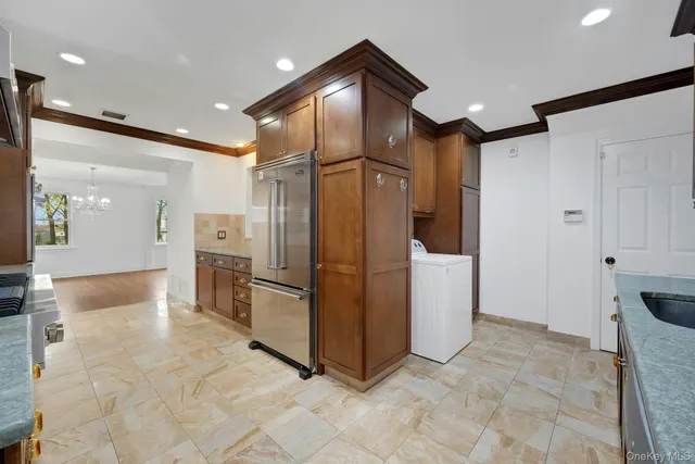 $1,295,000 | 1 Echo Bay Place, New Rochelle, NY 10805