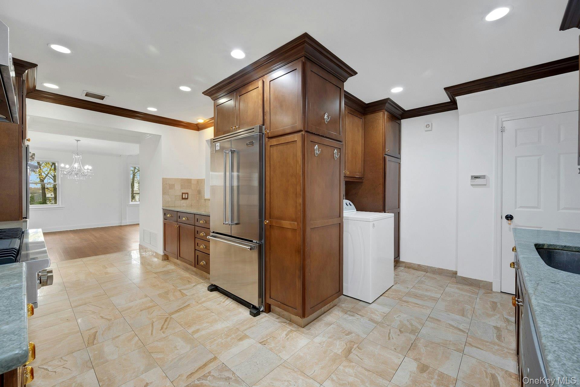 1 Echo Bay Place New Rochelle, NY 10805 - Photo 13 of 47 a bathroom with a sink and a large mirror