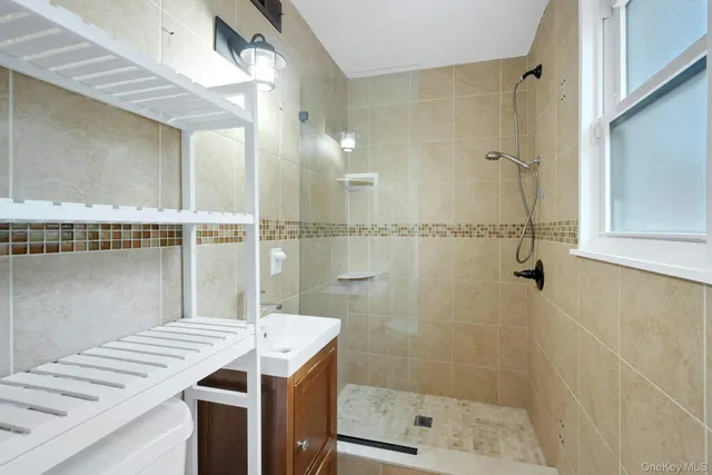 $1,295,000 | 1 Echo Bay Place, New Rochelle, NY 10805