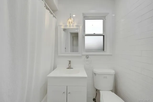 $1,295,000 | 1 Echo Bay Place, New Rochelle, NY 10805