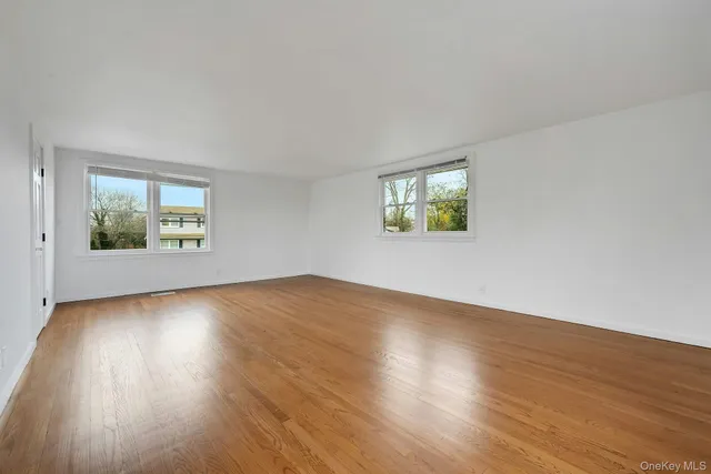 $1,295,000 | 1 Echo Bay Place, New Rochelle, NY 10805