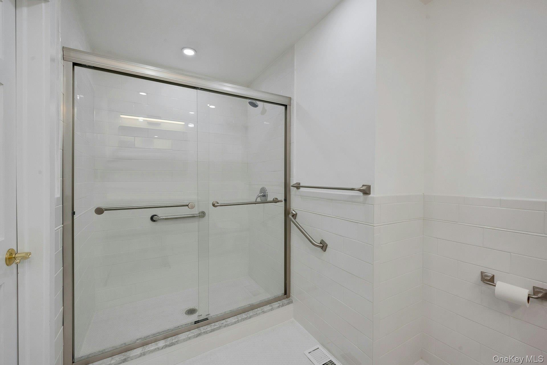 1 Echo Bay Place New Rochelle, NY 10805 - Photo 31 of 47 a bathroom with a shower