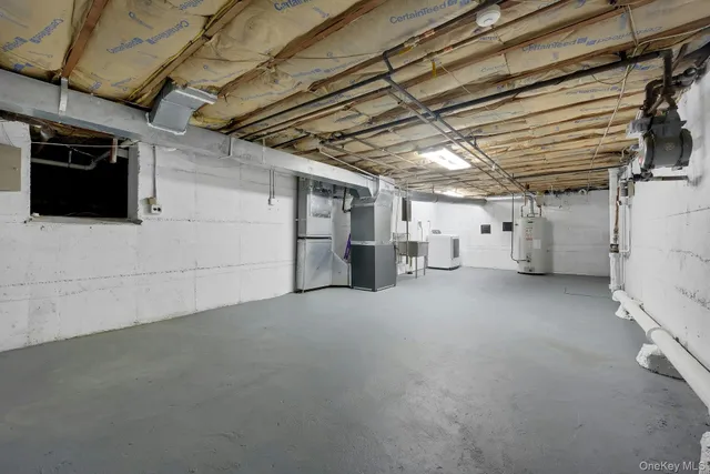 $1,295,000 | 1 Echo Bay Place, New Rochelle, NY 10805