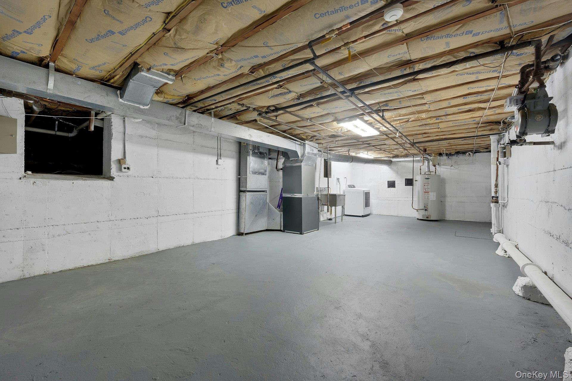 1 Echo Bay Place New Rochelle, NY 10805 - Photo 32 of 47 a view of a garage