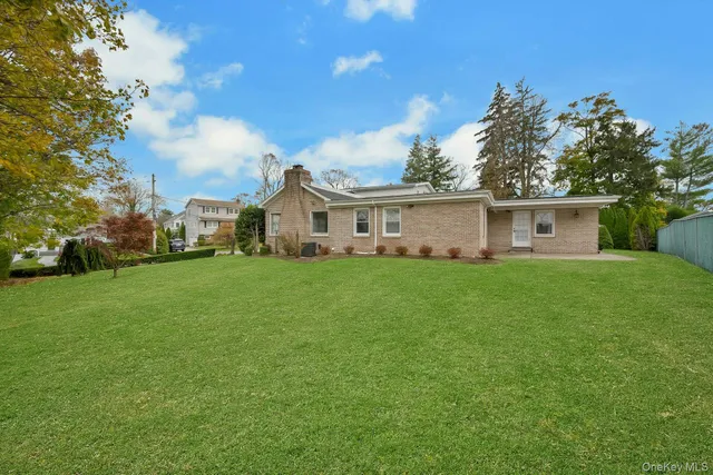 $1,295,000 | 1 Echo Bay Place, New Rochelle, NY 10805