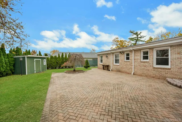 $1,295,000 | 1 Echo Bay Place, New Rochelle, NY 10805